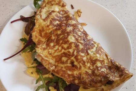 Omlet z szynką i rukolą 